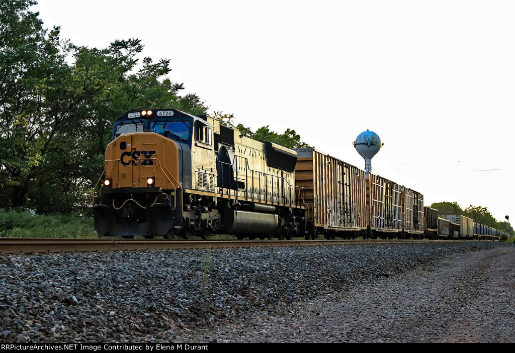 CSX 4724 on M-410